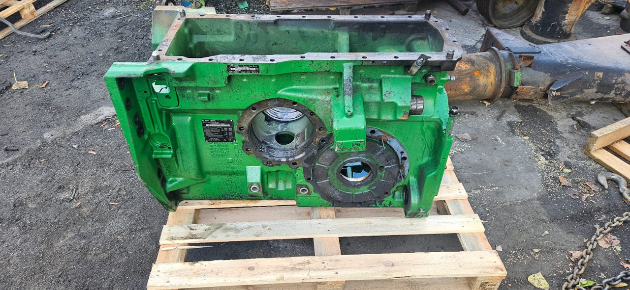 John Deere 8245R 8270R 8295R 8320R 8335R 8345R 8370R 8400R - skrzynka obudowa osi RE587130 RE587131 - Punte şi piese pentru Tractor agricol: Foto 2 John Deere 8245R 8270R 8295R 8320R 8335R 8345R 8370R 8400R - skrzynka obudowa osi RE587130 RE587131 - Punte şi piese pentru Tractor agricol: Foto 2