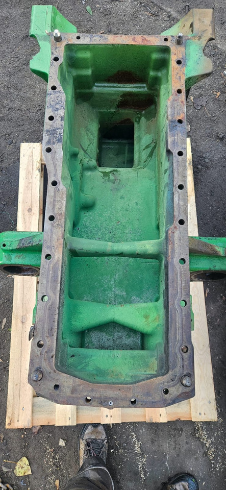 John Deere 8245R 8270R 8295R 8320R 8335R 8345R 8370R 8400R - skrzynka obudowa osi RE587130 RE587131 - Punte şi piese pentru Tractor agricol: Foto 3 John Deere 8245R 8270R 8295R 8320R 8335R 8345R 8370R 8400R - skrzynka obudowa osi RE587130 RE587131 - Punte şi piese pentru Tractor agricol: Foto 3