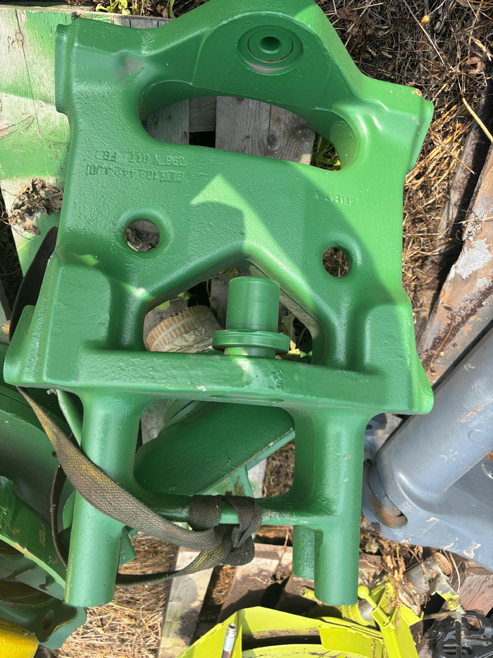 John Deere Wspornik przedniej osi AL82768 L102442 - Axă față pentru Utilaje agricole: Foto 1 John Deere Wspornik przedniej osi AL82768 L102442 - Axă față pentru Utilaje agricole: Foto 1