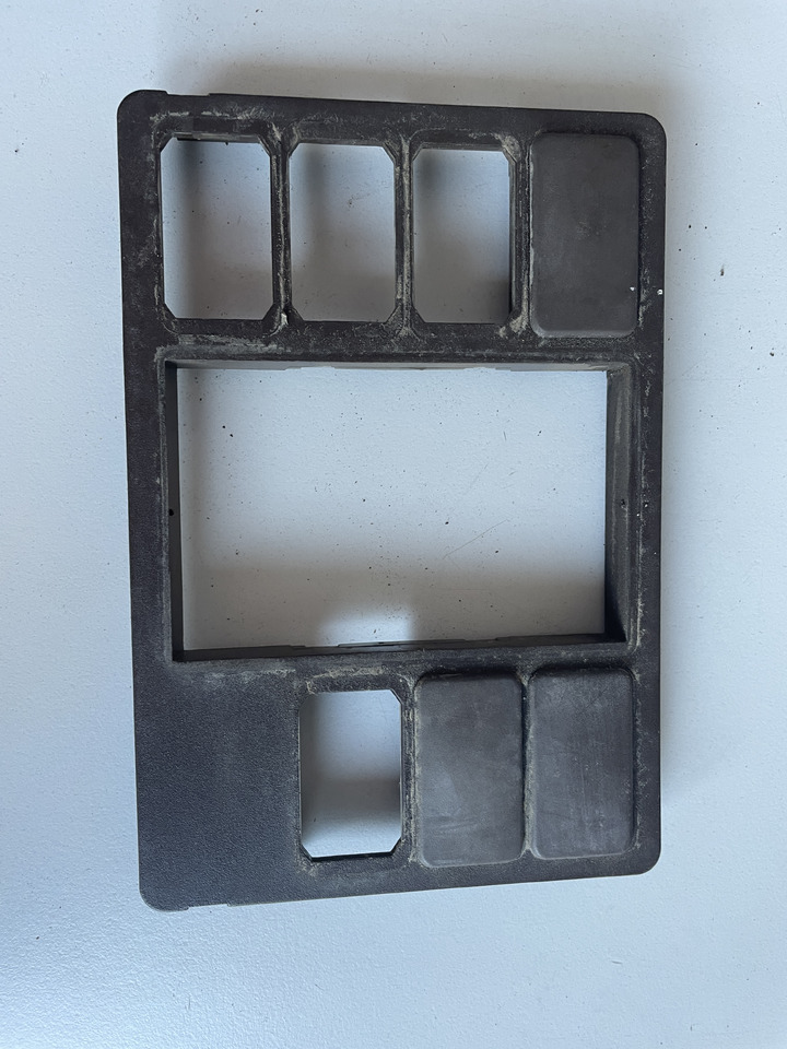 John Deere - płytka osłona wyświetlacza L113568 - Cabină și interior pentru Utilaje agricole: Foto 1 John Deere - płytka osłona wyświetlacza L113568 - Cabină și interior pentru Utilaje agricole: Foto 1