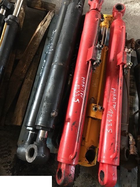 Manitou 1340 - Siłownik Podnoszenia - Cilindru hidraulic pentru Utilaje agricole: Foto 1 Manitou 1340 - Siłownik Podnoszenia - Cilindru hidraulic pentru Utilaje agricole: Foto 1