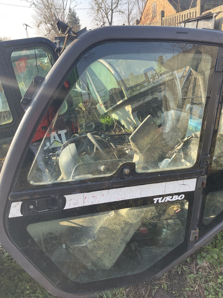 Manitou 634 629 633 731 732 - drzwi kompletne - Uşă și piese pentru Utilaje agricole: Foto 1 Manitou 634 629 633 731 732 - drzwi kompletne - Uşă și piese pentru Utilaje agricole: Foto 1