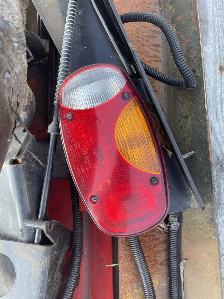 Manitou 735 - lampy tylne - Coada lumini pentru Stivuitor: Foto 2 Manitou 735 - lampy tylne - Coada lumini pentru Stivuitor: Foto 2