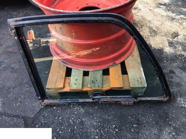 Manitou - Drzwi Górne Z Szybą - Uşă și piese pentru Stivuitor: Foto 1 Manitou - Drzwi Górne Z Szybą - Uşă și piese pentru Stivuitor: Foto 1