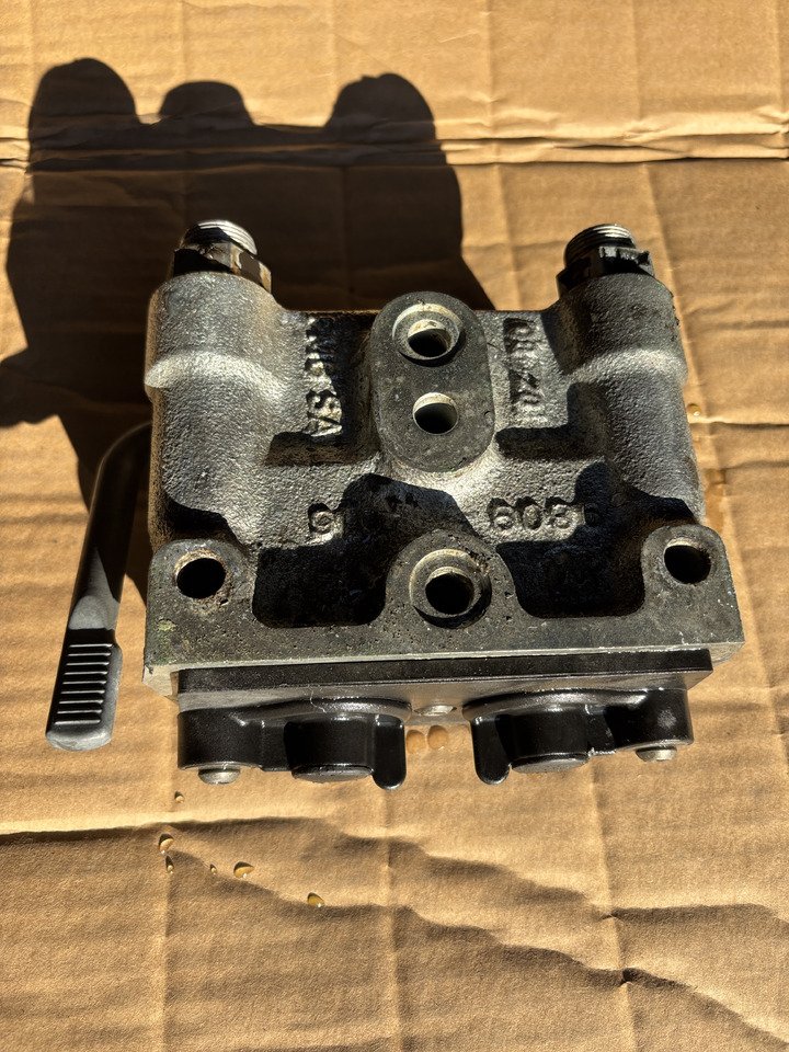 Massey Fergusson - zawór gniazdo hydrauliczne 3796260M1 ACP0307080 - Supapa hidraulica pentru Utilaje agricole: Foto 3 Massey Fergusson - zawór gniazdo hydrauliczne 3796260M1 ACP0307080 - Supapa hidraulica pentru Utilaje agricole: Foto 3