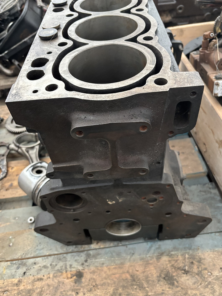 Perkins 1004 Blok Silnika 3711h29a/1 3711h13a/2 3711h044 37110408a/1 - Blocul cilindrilor pentru Utilaje agricole: Foto 3 Perkins 1004 Blok Silnika 3711h29a/1 3711h13a/2 3711h044 37110408a/1 - Blocul cilindrilor pentru Utilaje agricole: Foto 3