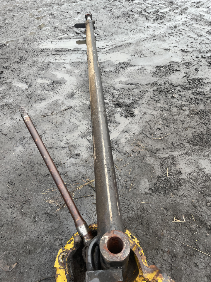 Manitou 634 - siłownik wysuwu ramienia - Piesă de schimb pentru Stivuitor telescopic: Foto 1 Manitou 634 - siłownik wysuwu ramienia - Piesă de schimb pentru Stivuitor telescopic: Foto 1