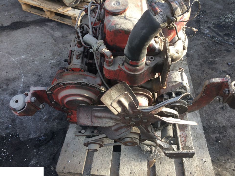 Silnik Ford 703F 6015 - Motor pentru Utilaje agricole: Foto 4 Silnik Ford 703F 6015 - Motor pentru Utilaje agricole: Foto 4