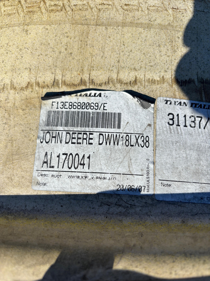 Titan DWW18LX38 John Deere AL170041 Felga 18 x 38 - Jantă pentru Utilaje agricole: Foto 2 Titan DWW18LX38 John Deere AL170041 Felga 18 x 38 - Jantă pentru Utilaje agricole: Foto 2