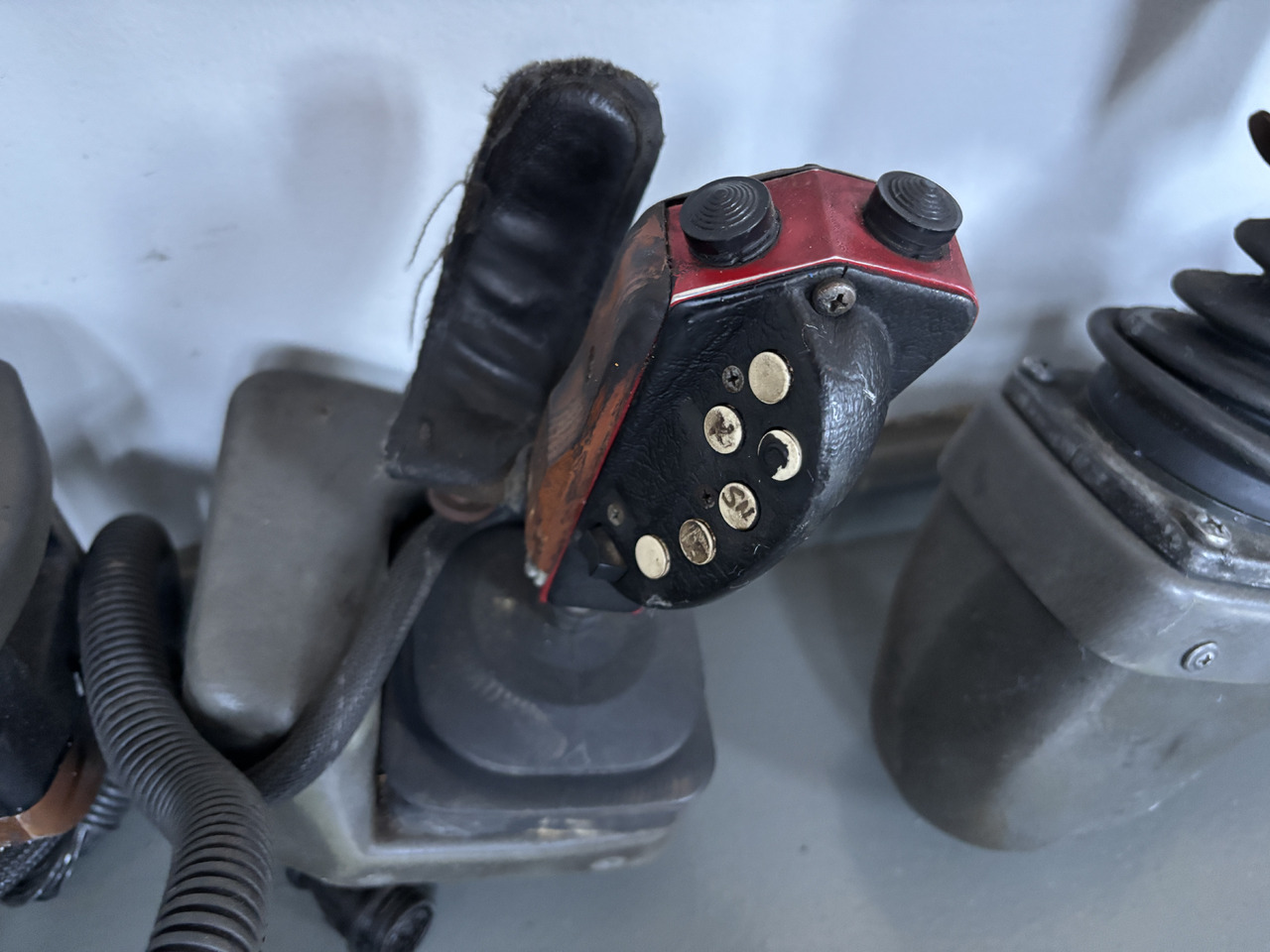 Valmet Harvester - joystick z podłokietnikiem - sterowanie - Schimbător de viteze pentru Utilaje agricole: Foto 4 Valmet Harvester - joystick z podłokietnikiem - sterowanie - Schimbător de viteze pentru Utilaje agricole: Foto 4