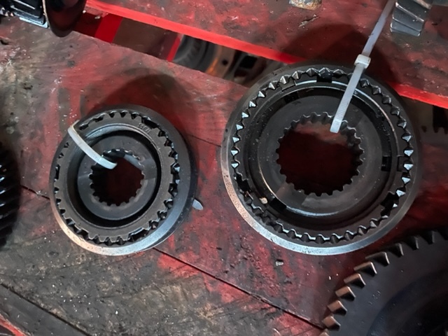 Valtra 700 800 900 tryby skrzyni synchronizatory - Cutie de viteze și piese pentru Utilaje agricole: Foto 3 Valtra 700 800 900 tryby skrzyni synchronizatory - Cutie de viteze și piese pentru Utilaje agricole: Foto 3