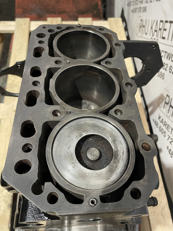 Yanmar 3TNV84 - silnik głowica + blok - Motor şi piese pentru Utilaje agricole: Foto 5 Yanmar 3TNV84 - silnik głowica + blok - Motor şi piese pentru Utilaje agricole: Foto 5