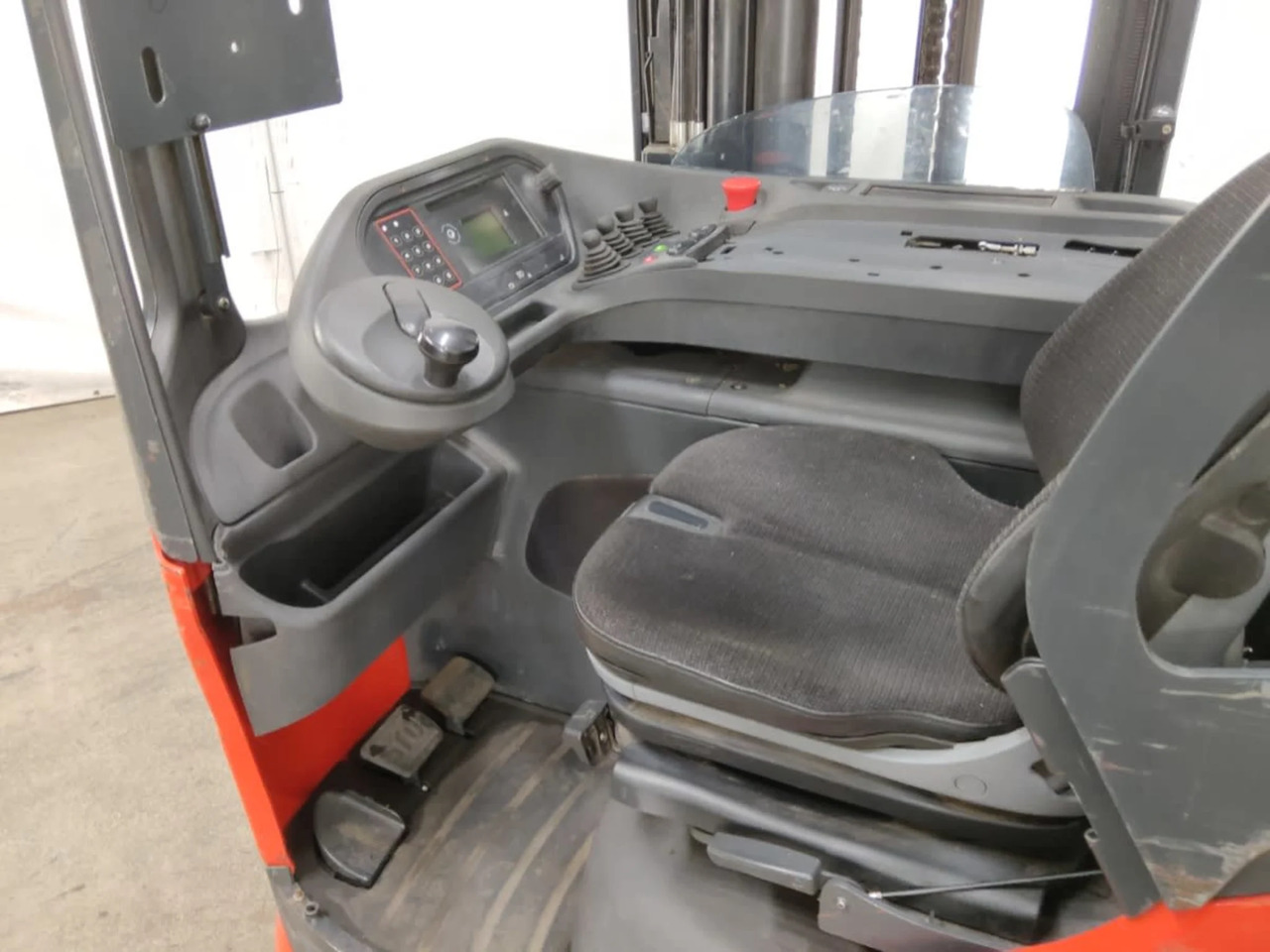 Linde R14 - Stivuitor cu catarg retractabil: Foto 5 Linde R14 - Stivuitor cu catarg retractabil: Foto 5