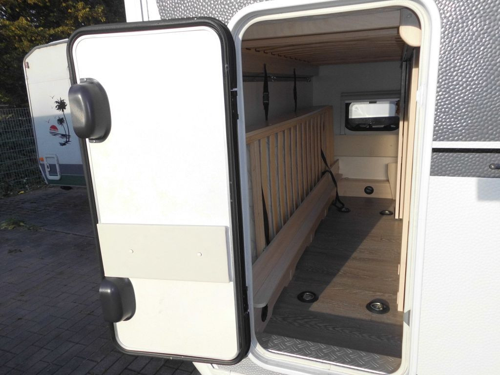 Hobby DE LUXE EDITION 560 KMFe 1 Hand XT-Mover Garage - Rulotă: Foto 4 Hobby DE LUXE EDITION 560 KMFe 1 Hand XT-Mover Garage - Rulotă: Foto 4
