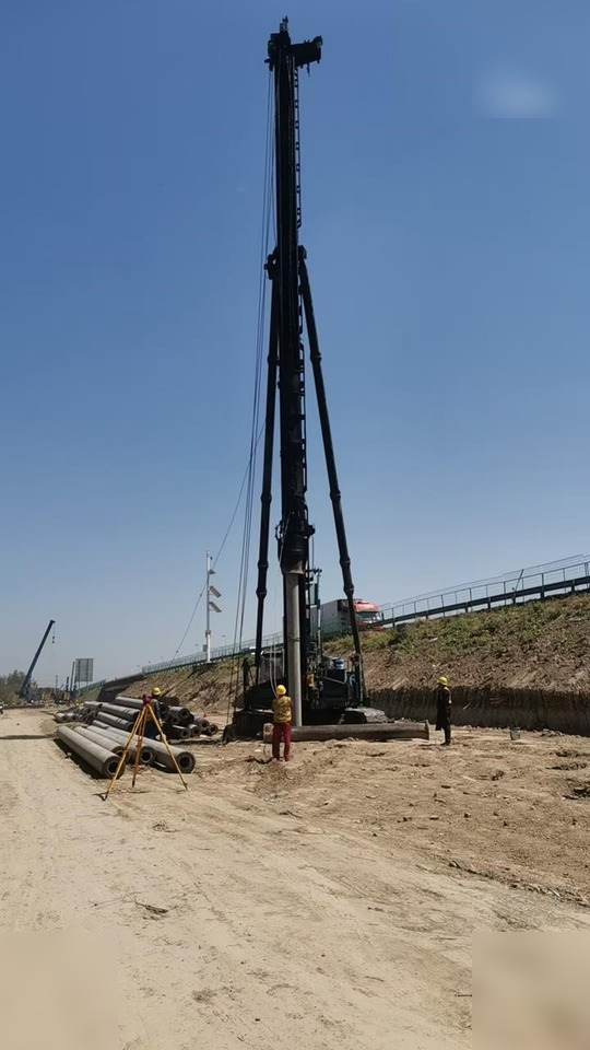 2004 NIPPON/SHARYO DH408 - Maşină de foraj: Foto 2 2004 NIPPON/SHARYO DH408 - Maşină de foraj: Foto 2