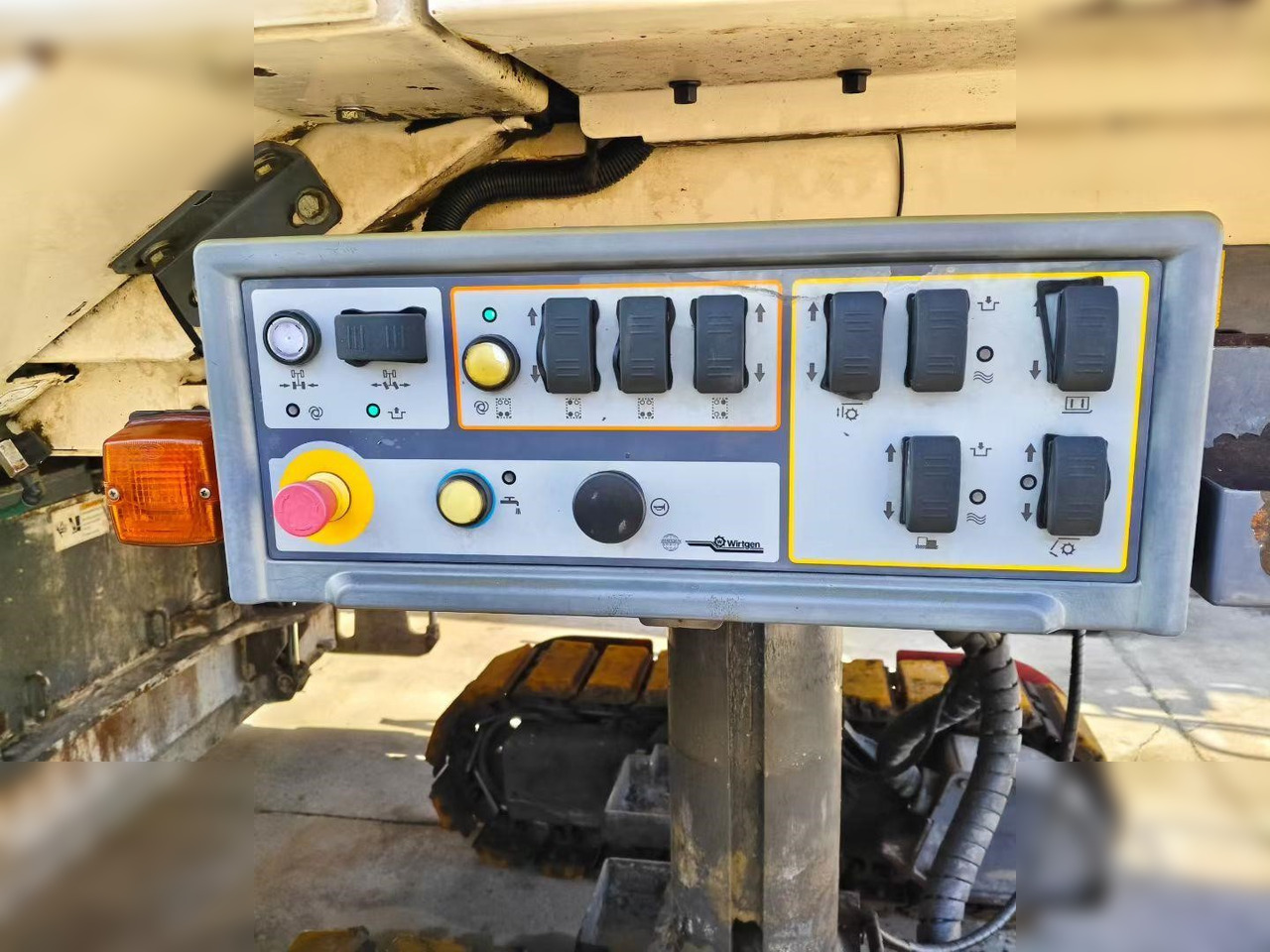 2012 WIRTGEN W210 - Utilaje pentru frezare: Foto 3 2012 WIRTGEN W210 - Utilaje pentru frezare: Foto 3