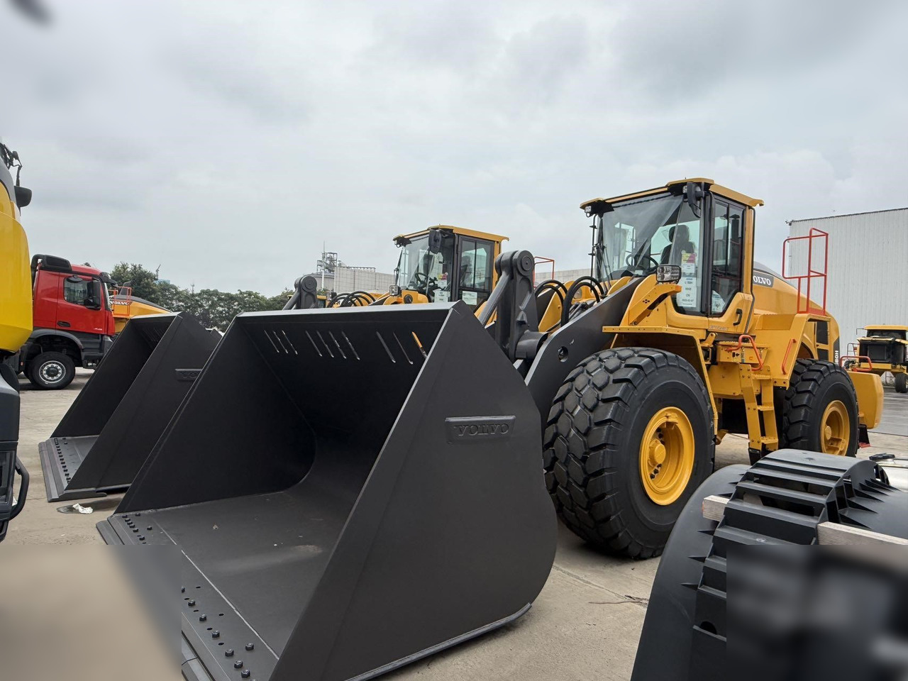 2025 VOLVO L180H - Încărcător frontal pe pneuri: Foto 1 2025 VOLVO L180H - Încărcător frontal pe pneuri: Foto 1