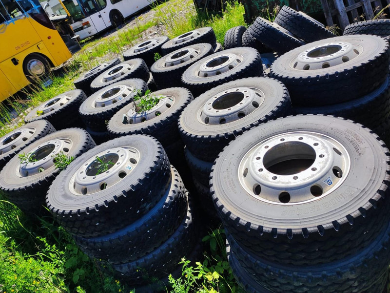 Bridgestone wheels 275/70 R22,5 on Alcoa aluminum rims - Anvelopă pentru Camion: Foto 1 Bridgestone wheels 275/70 R22,5 on Alcoa aluminum rims - Anvelopă pentru Camion: Foto 1