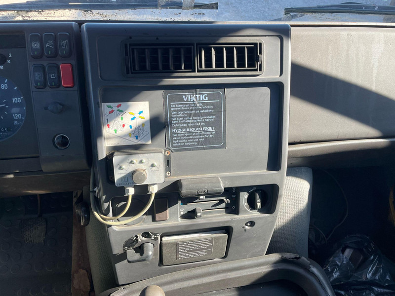 Cap tractor Mercedes-Benz Unimog U130 4x4: Foto 18 Cap tractor Mercedes-Benz Unimog U130 4x4: Foto 18