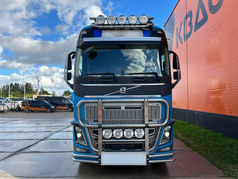 Volvo FH 16 750 8x4 GCW 130 ton / GLOBE XL / HYDRAULICS / BIG AXLES - Cap tractor: Foto 2 Volvo FH 16 750 8x4 GCW 130 ton / GLOBE XL / HYDRAULICS / BIG AXLES - Cap tractor: Foto 2
