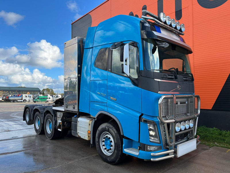 Volvo FH 16 750 8x4 GCW 130 ton / GLOBE XL / HYDRAULICS / BIG AXLES - Cap tractor: Foto 3 Volvo FH 16 750 8x4 GCW 130 ton / GLOBE XL / HYDRAULICS / BIG AXLES - Cap tractor: Foto 3