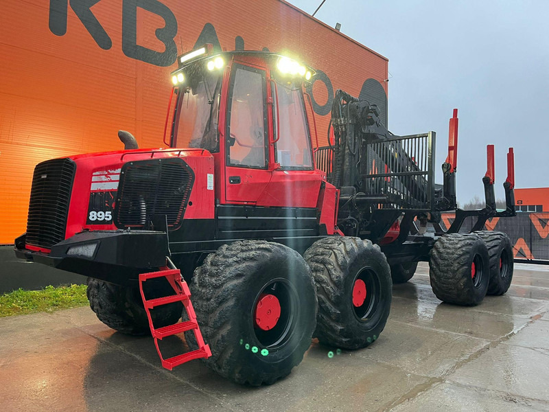 Komatsu 895 8x8 LOADFLEX / CRANE 165F - Remorcă forestieră: Foto 2 Komatsu 895 8x8 LOADFLEX / CRANE 165F - Remorcă forestieră: Foto 2