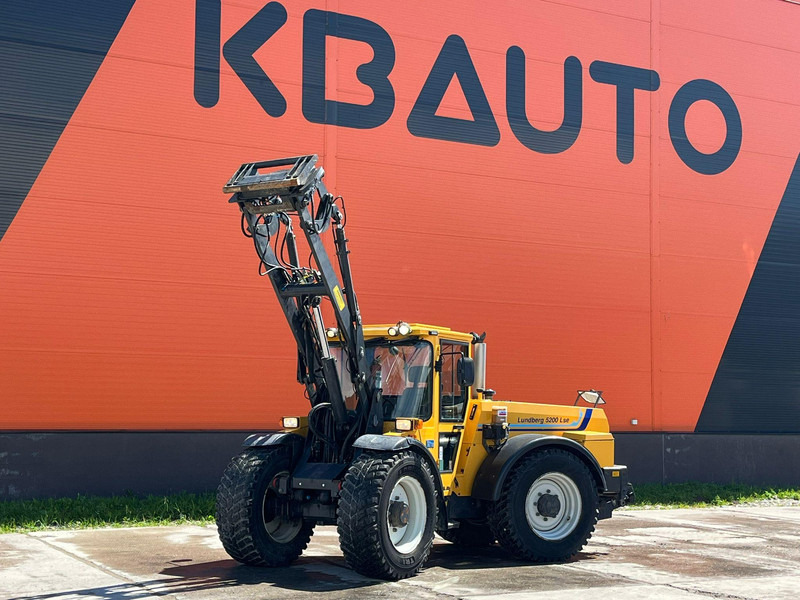 Încărcător frontal pe pneuri LUNDBERG 5200 LSE 4x4 AC / CENTRAL LUBRICATION: Foto 1