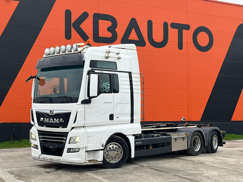 MAN TGX 26.500 6x2*4 HIAB XR 21 ton / CHASSIS L=5300 mm - Camion cu cârlig: Foto 1 MAN TGX 26.500 6x2*4 HIAB XR 21 ton / CHASSIS L=5300 mm - Camion cu cârlig: Foto 1