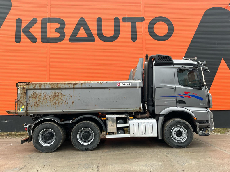 Mercedes-Benz Arocs 2658 6x4 COMBI / RETARDER / FULL STEEL / BOX L=4435 mm - Camion basculantă: Foto 5 Mercedes-Benz Arocs 2658 6x4 COMBI / RETARDER / FULL STEEL / BOX L=4435 mm - Camion basculantă: Foto 5