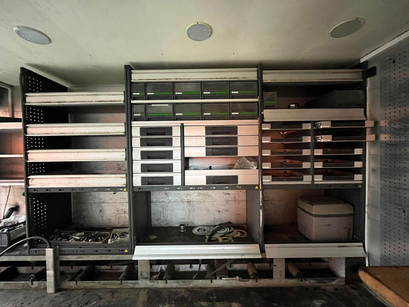 Camion platformă, Camion cu macara Renault D12 4x2 WORKSHOP ON WHEELS / FASSI M30A.13 / BOX L=4459 mm: Foto 16 Camion platformă, Camion cu macara Renault D12 4x2 WORKSHOP ON WHEELS / FASSI M30A.13 / BOX L=4459 mm: Foto 16