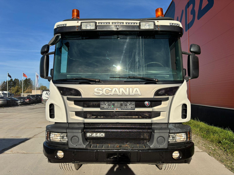 Scania P 440 8x4 RETARDER / FULL STEEL / BOX L=5850 mm - Camion basculantă: Foto 3 Scania P 440 8x4 RETARDER / FULL STEEL / BOX L=5850 mm - Camion basculantă: Foto 3