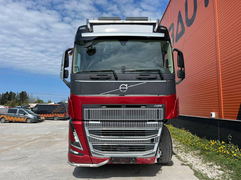 Volvo FH 16 750 8x4/4 DAMAGED ! - Camion forestier, Camion cu macara: Foto 3 Volvo FH 16 750 8x4/4 DAMAGED ! - Camion forestier, Camion cu macara: Foto 3