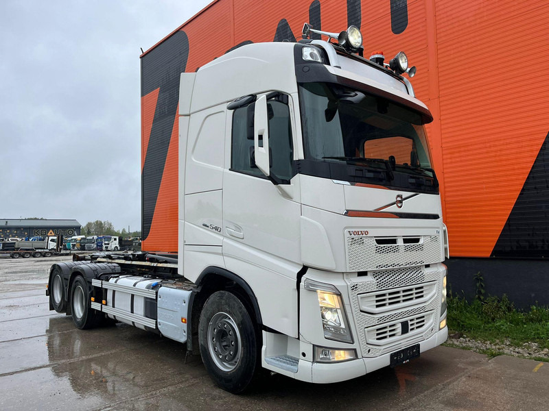 Volvo FH 540 6x4 HIAB 21 ton / L=5600 mm / RETARDER / TANDEM AXLE LIFT - Camion cu cârlig: Foto 4 Volvo FH 540 6x4 HIAB 21 ton / L=5600 mm / RETARDER / TANDEM AXLE LIFT - Camion cu cârlig: Foto 4