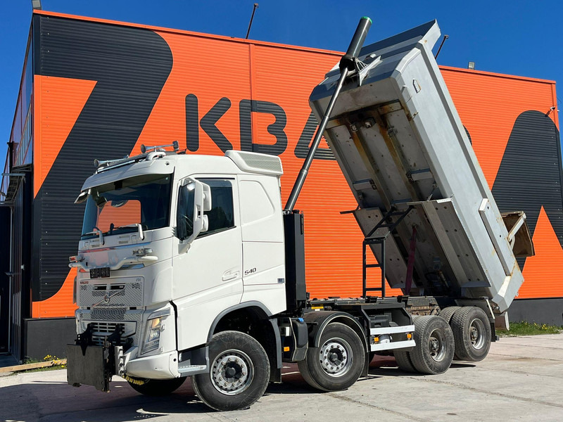 Volvo FH 540 8x4 RETARDER / TANDEM AXLE LIFT / BIG AXLES / BOX L=5704 mm - Camion basculantă: Foto 2 Volvo FH 540 8x4 RETARDER / TANDEM AXLE LIFT / BIG AXLES / BOX L=5704 mm - Camion basculantă: Foto 2