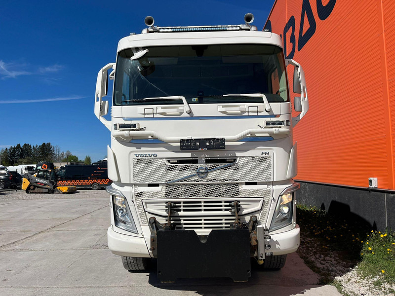 Volvo FH 540 8x4 RETARDER / TANDEM AXLE LIFT / BIG AXLES / BOX L=5704 mm - Camion basculantă: Foto 3 Volvo FH 540 8x4 RETARDER / TANDEM AXLE LIFT / BIG AXLES / BOX L=5704 mm - Camion basculantă: Foto 3