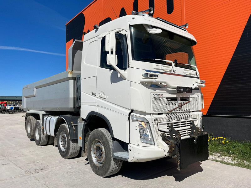 Volvo FH 540 8x4 RETARDER / TANDEM AXLE LIFT / BIG AXLES / BOX L=5704 mm - Camion basculantă: Foto 4 Volvo FH 540 8x4 RETARDER / TANDEM AXLE LIFT / BIG AXLES / BOX L=5704 mm - Camion basculantă: Foto 4