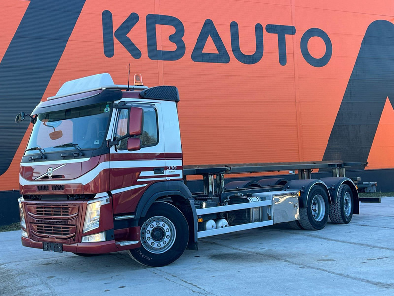 Volvo FM 330 6x2*4 ONLY 57587 km !!! / HYDRAULICS / CHASSIS L=7740 MM - Camion transport containere/ Swap body: Foto 1 Volvo FM 330 6x2*4 ONLY 57587 km !!! / HYDRAULICS / CHASSIS L=7740 MM - Camion transport containere/ Swap body: Foto 1