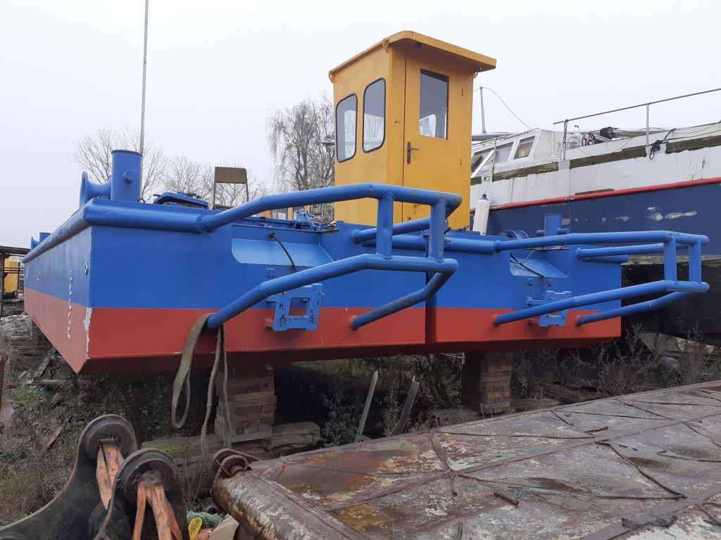 Łódź robocza / pchacz na wody śródlądowe i porty morskie - Excavator plutitoare: Foto 4 Łódź robocza / pchacz na wody śródlądowe i porty morskie - Excavator plutitoare: Foto 4