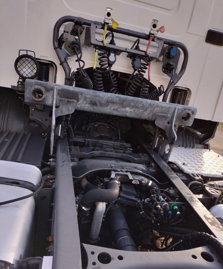 Cap tractor Scania P450: Foto 16