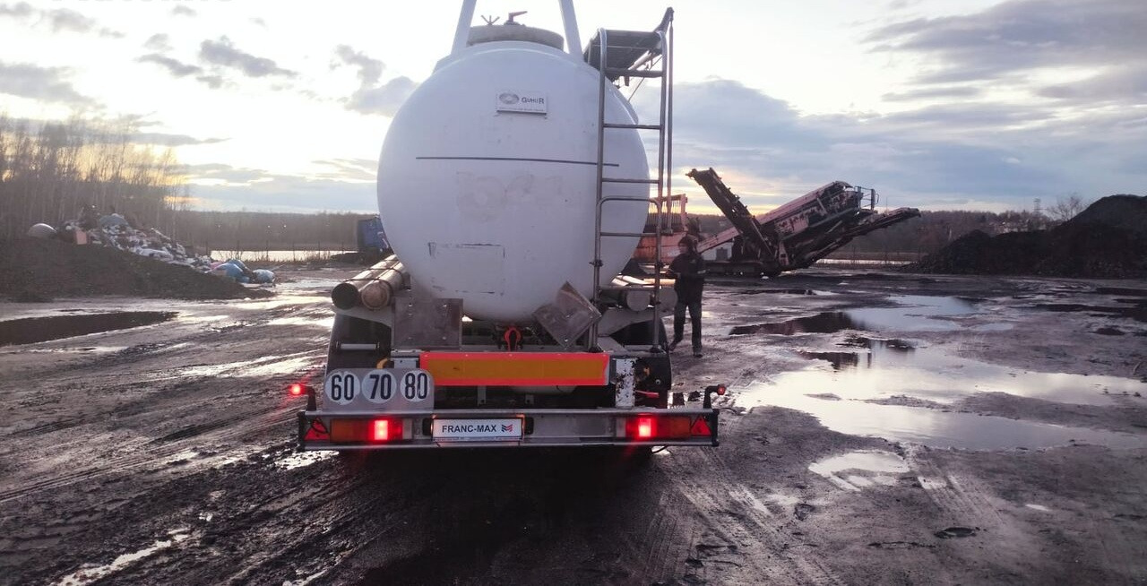 Guhur ADR L4BN/ chemiczna / polyester / poj. 24.600L - Semiremorcă cisternă: Foto 4 Guhur ADR L4BN/ chemiczna / polyester / poj. 24.600L - Semiremorcă cisternă: Foto 4