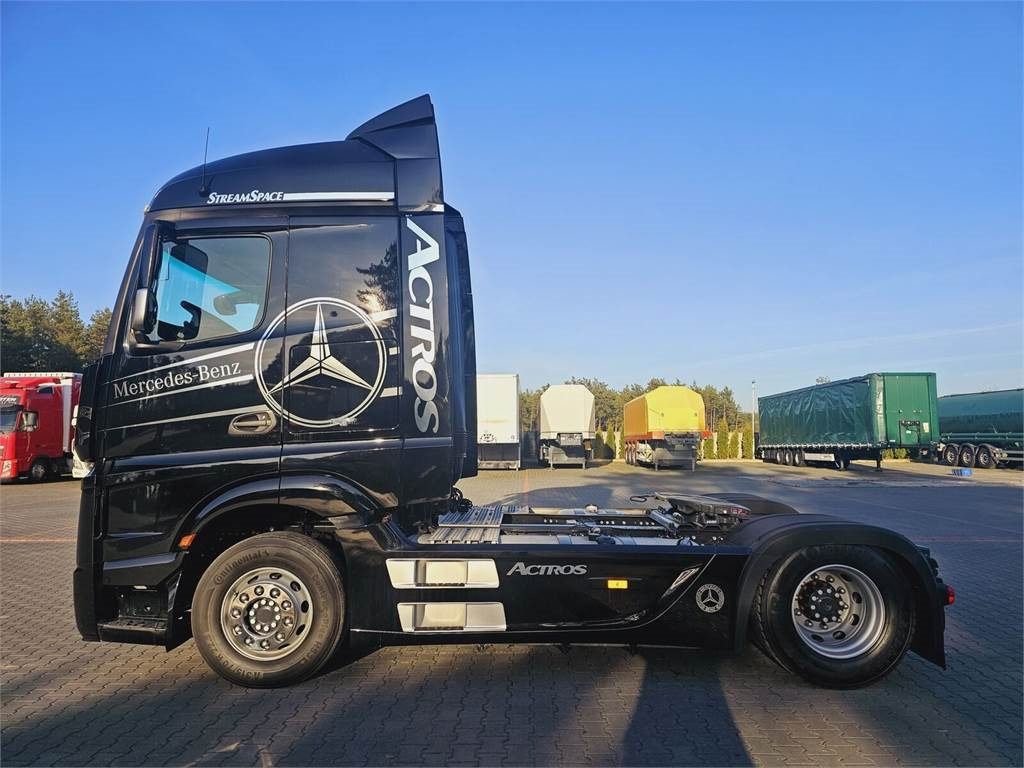 Mercedes-Benz ACTROS 1843 - Cap tractor: Foto 2 Mercedes-Benz ACTROS 1843 - Cap tractor: Foto 2
