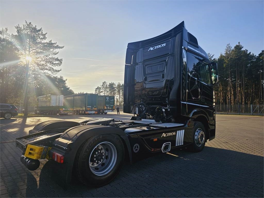 Mercedes-Benz ACTROS 1843 - Cap tractor: Foto 4 Mercedes-Benz ACTROS 1843 - Cap tractor: Foto 4