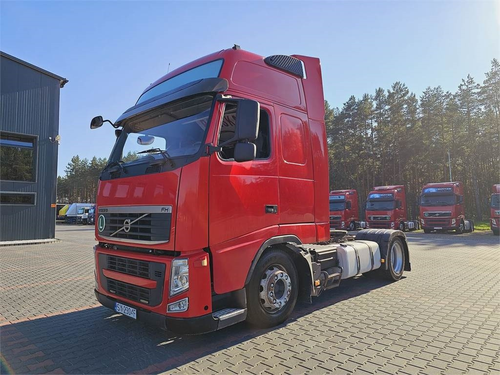 Volvo FH13 XXL MANUAL 420 EURO 5 2011 r MEGA LOW DECK - Cap tractor: Foto 2 Volvo FH13 XXL MANUAL 420 EURO 5 2011 r MEGA LOW DECK - Cap tractor: Foto 2