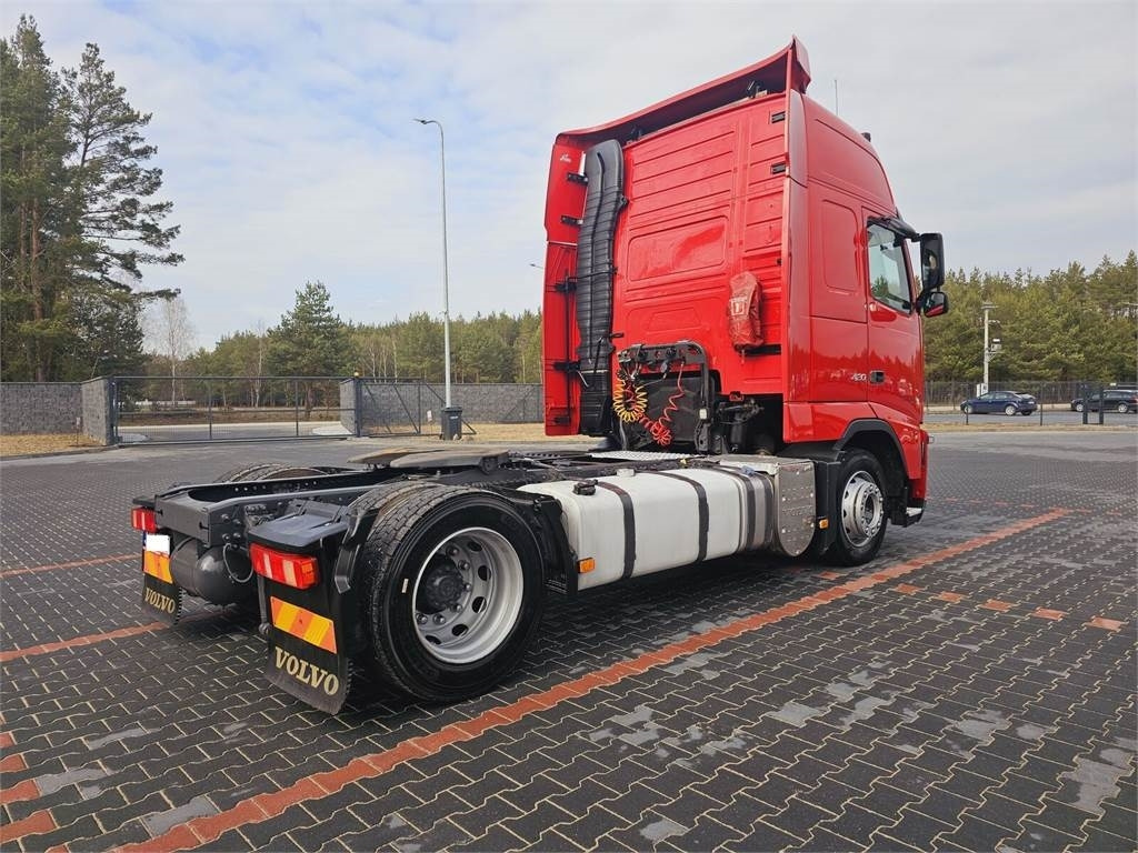 Volvo FH13 XXL NEW TIRES MANUAL 420 EURO 5 2011 - Cap tractor: Foto 5 Volvo FH13 XXL NEW TIRES MANUAL 420 EURO 5 2011 - Cap tractor: Foto 5