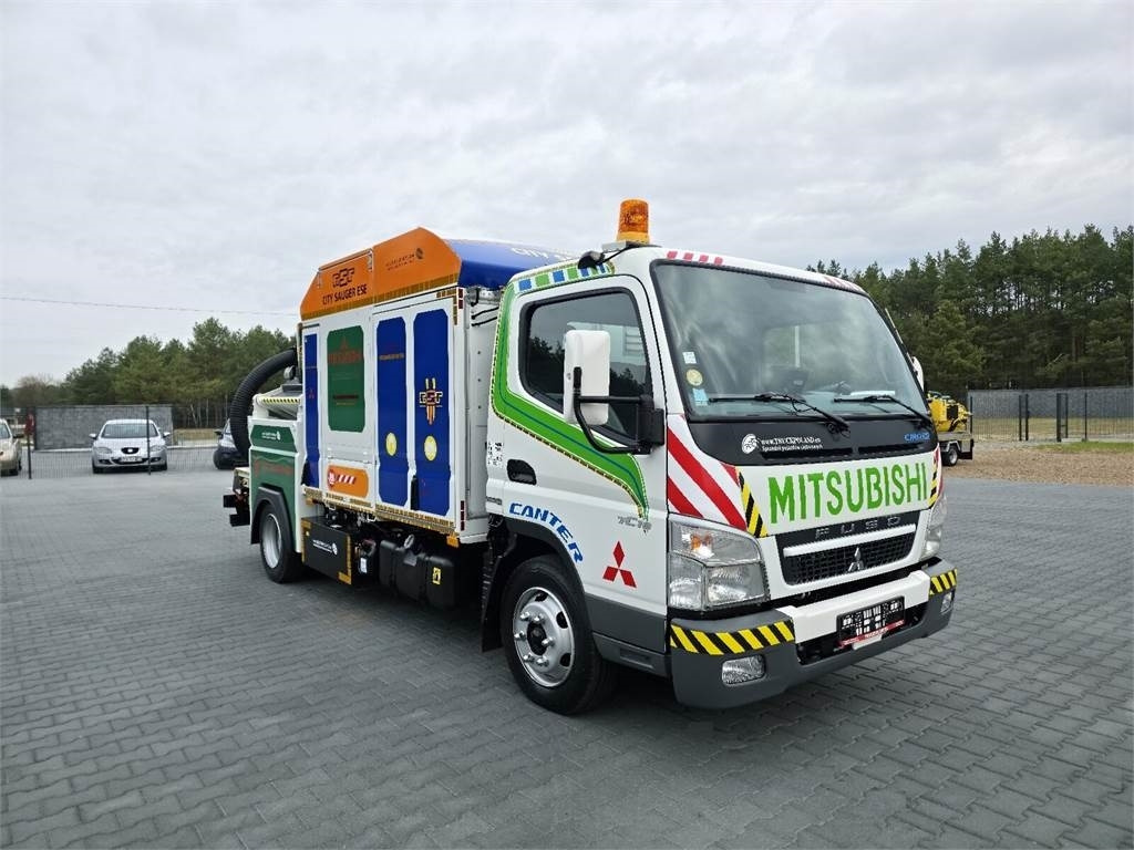 Mitsubishi CANTER odkurzacz koparka ssąca Saugbagger CITY SAU - Maşină pentru vidanjări: Foto 2 Mitsubishi CANTER odkurzacz koparka ssąca Saugbagger CITY SAU - Maşină pentru vidanjări: Foto 2