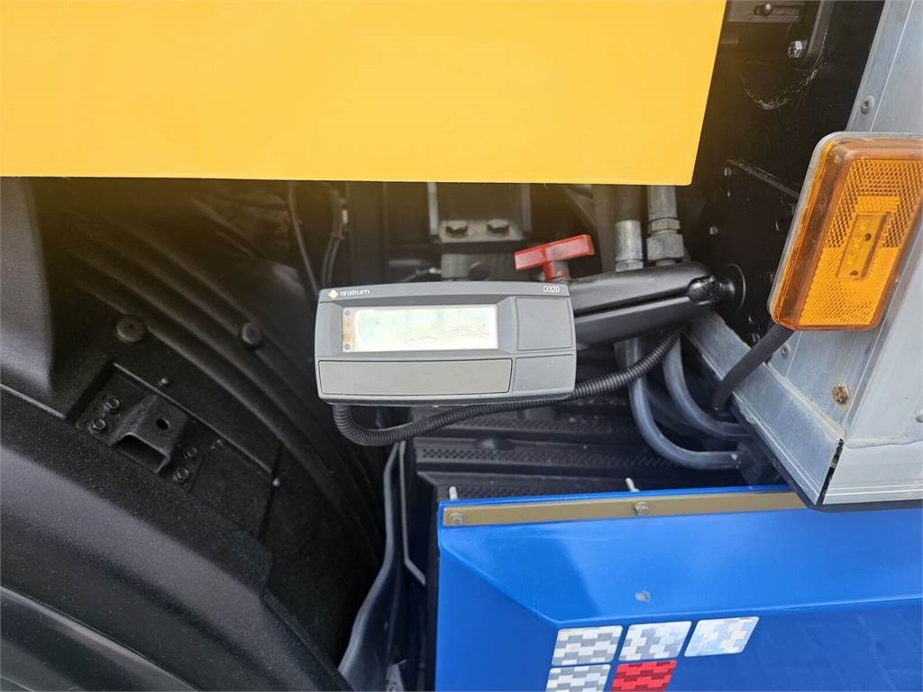 Scania DISAB ENVAC Saugbagger vacuum cleaner excavator su - Maşină pentru vidanjări: Foto 3 Scania DISAB ENVAC Saugbagger vacuum cleaner excavator su - Maşină pentru vidanjări: Foto 3