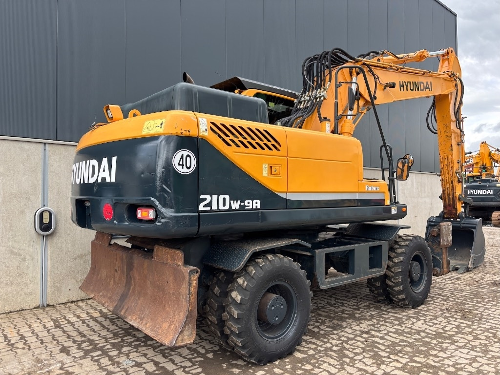 Hyundai Robex 210 W-9 A - 210 W - 200 W - 180 W - Excavator pe roţi: Foto 4 Hyundai Robex 210 W-9 A - 210 W - 200 W - 180 W - Excavator pe roţi: Foto 4