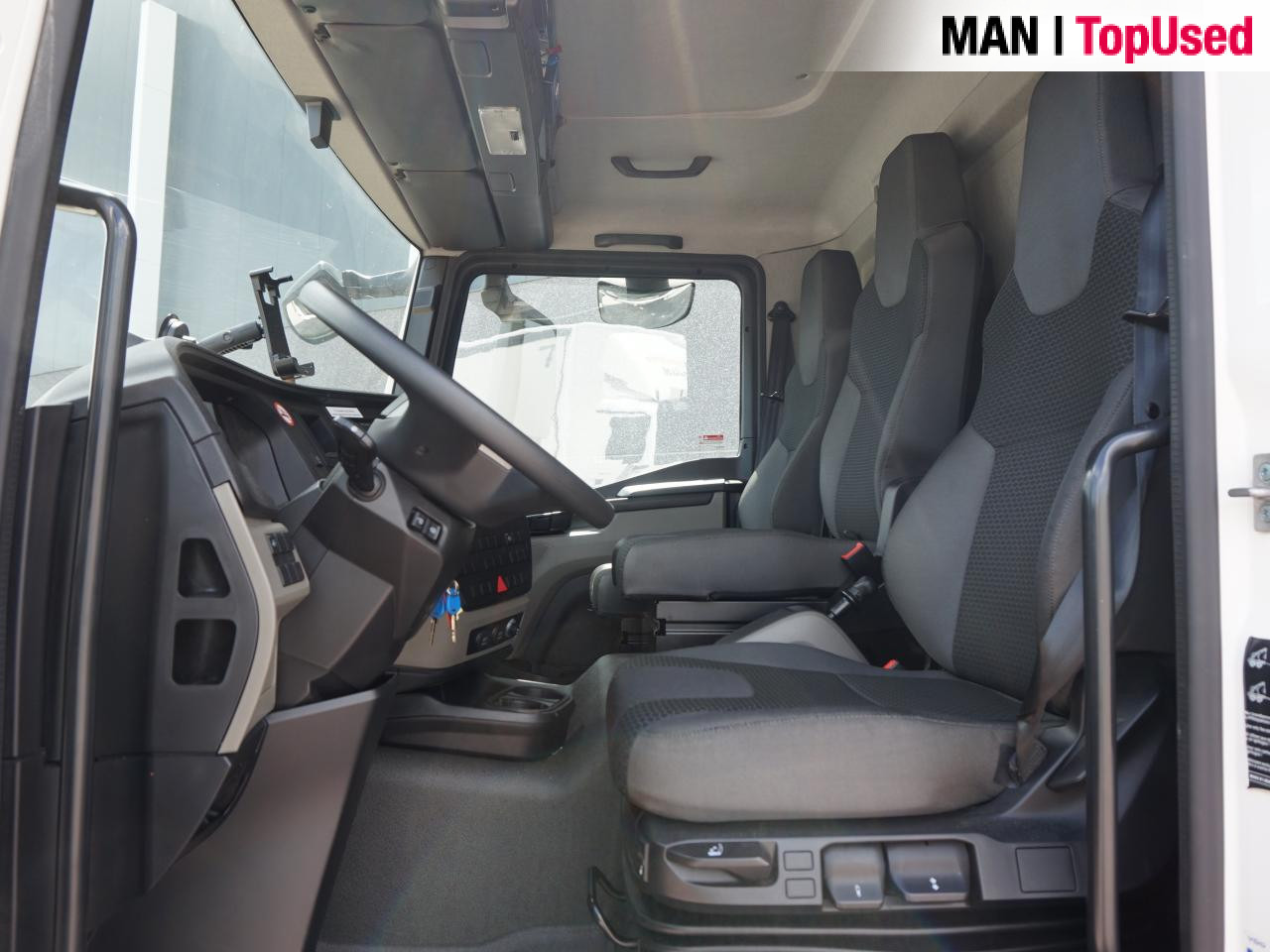 MAN TGM 15.290 4x2 BL CH - Camion platformă: Foto 2 MAN TGM 15.290 4x2 BL CH - Camion platformă: Foto 2