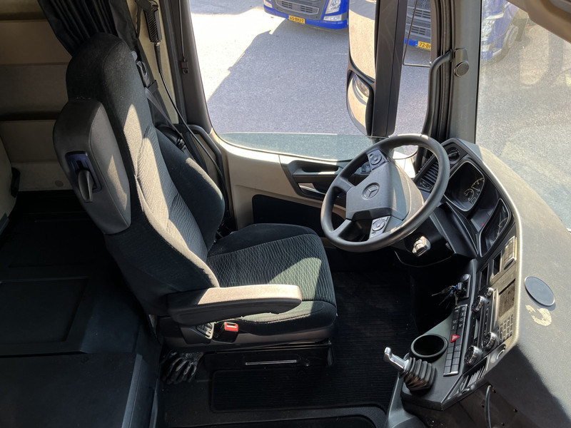 Mercedes-Benz Actros 1842 StreamSpace / 903 dkm / 2 Tanks / NL Truck - Cap tractor: Foto 3 Mercedes-Benz Actros 1842 StreamSpace / 903 dkm / 2 Tanks / NL Truck - Cap tractor: Foto 3