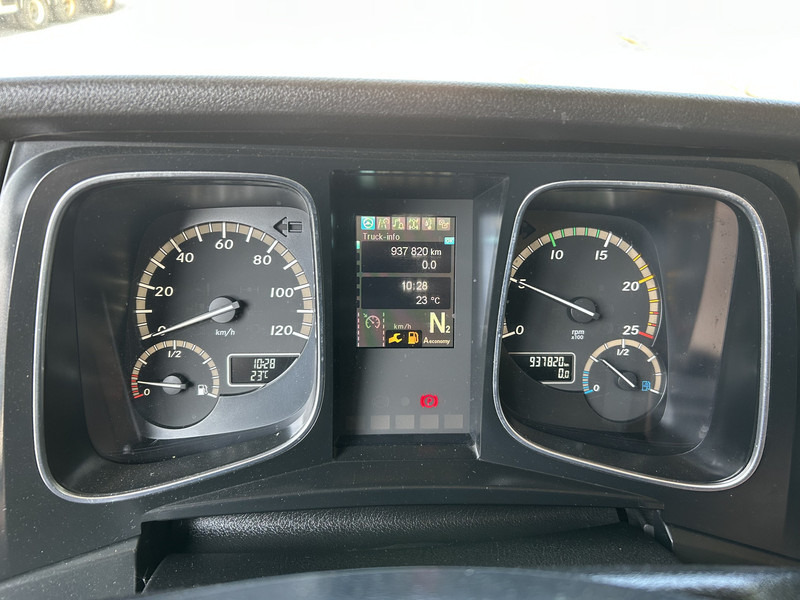 Mercedes-Benz Actros 1842 Streamspace / 937 dkm / 2 Tanks / NL Truck - Cap tractor: Foto 4 Mercedes-Benz Actros 1842 Streamspace / 937 dkm / 2 Tanks / NL Truck - Cap tractor: Foto 4